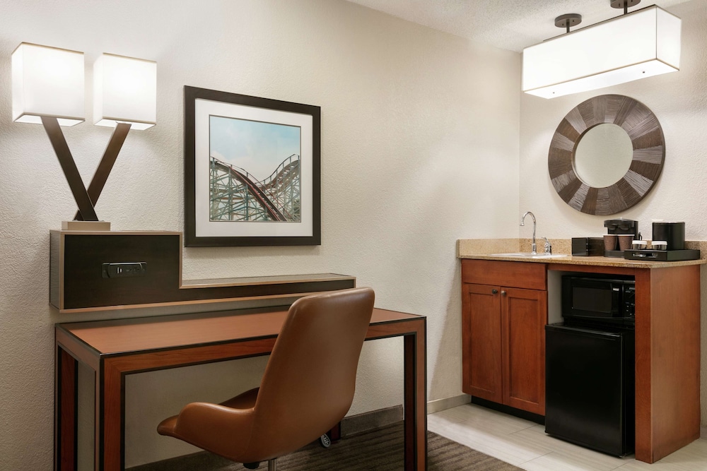 Embassy Suites by Hilton Orlando International Drive ICON Park — Hotel rooms in Orlando, Florida