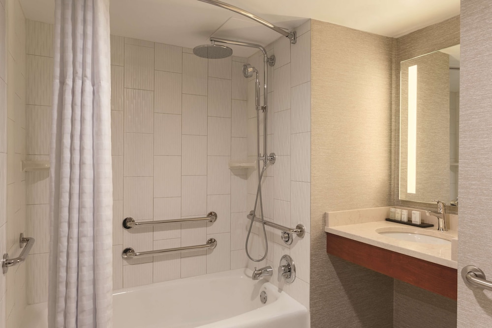 Embassy Suites by Hilton Orlando International Drive ICON Park — Hotel rooms in Orlando, Florida
