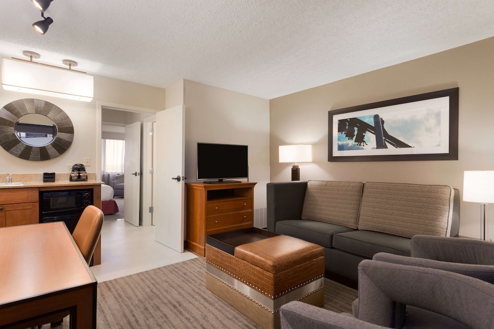 Embassy Suites by Hilton Orlando International Drive ICON Park — Hotel rooms in Orlando, Florida