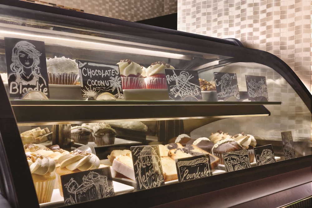 Embassy Suites by Hilton Orlando International Drive ICON Park — Restaurant & bars in Orlando, Florida