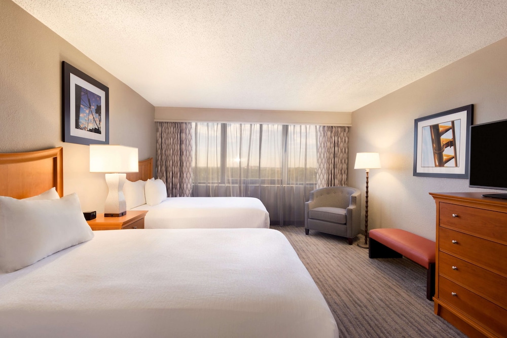 Embassy Suites by Hilton Orlando International Drive ICON Park — Hotel rooms in Orlando, Florida