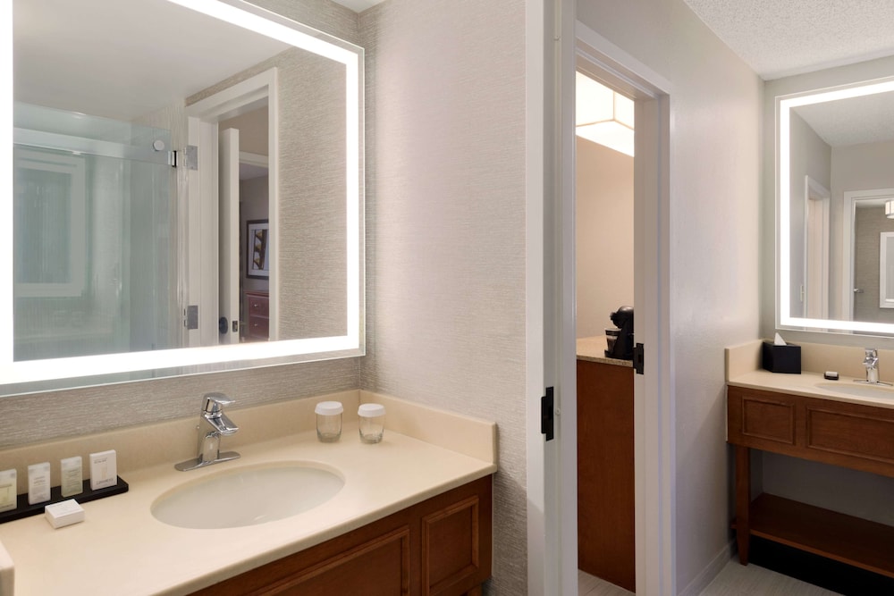 Embassy Suites by Hilton Orlando International Drive ICON Park — Hotel rooms in Orlando, Florida