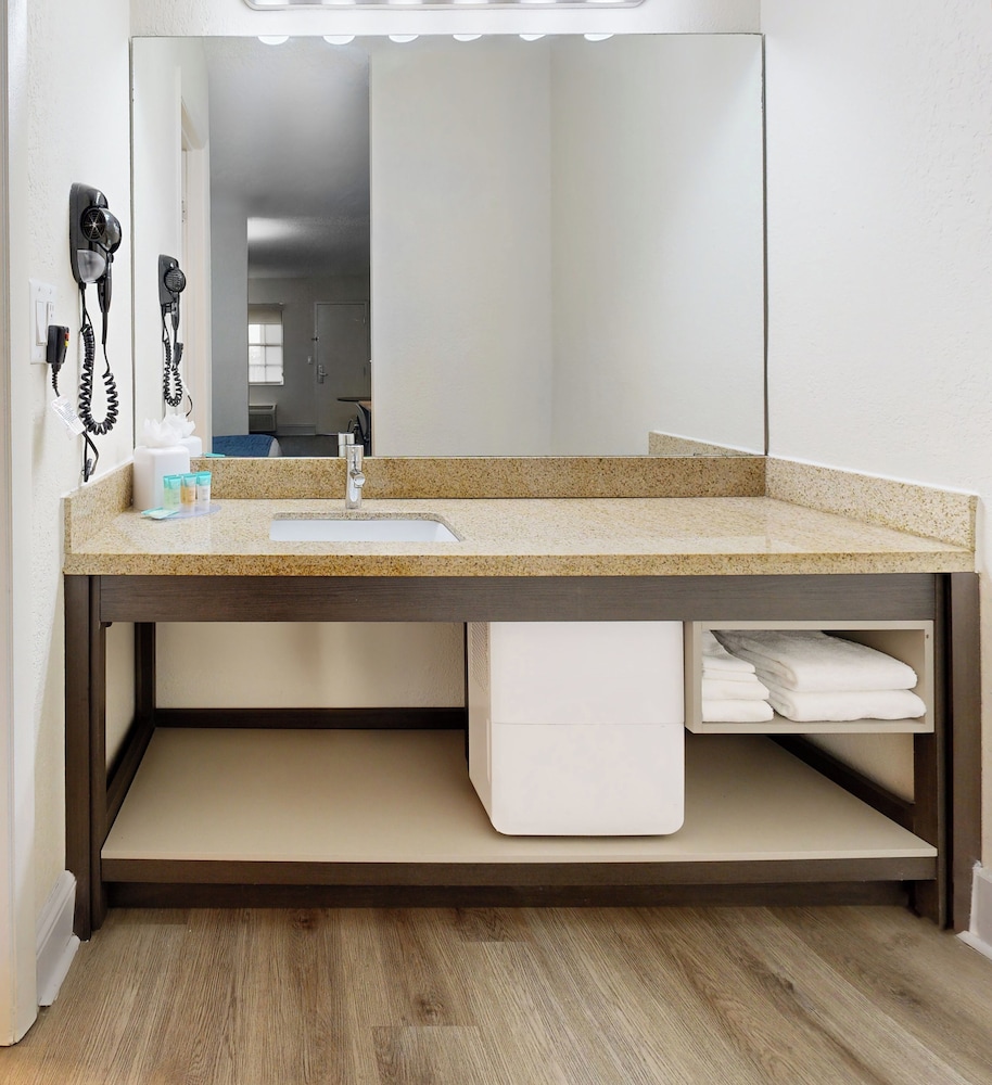 Avanti International Resort — Hotel rooms in Orlando, Florida