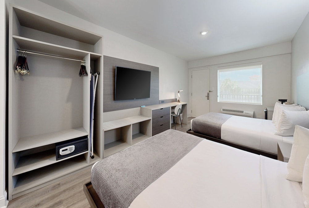 Avanti International Resort — Hotel rooms in Orlando, Florida