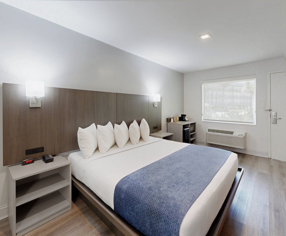 Avanti International Resort — Hotel rooms in Orlando, Florida