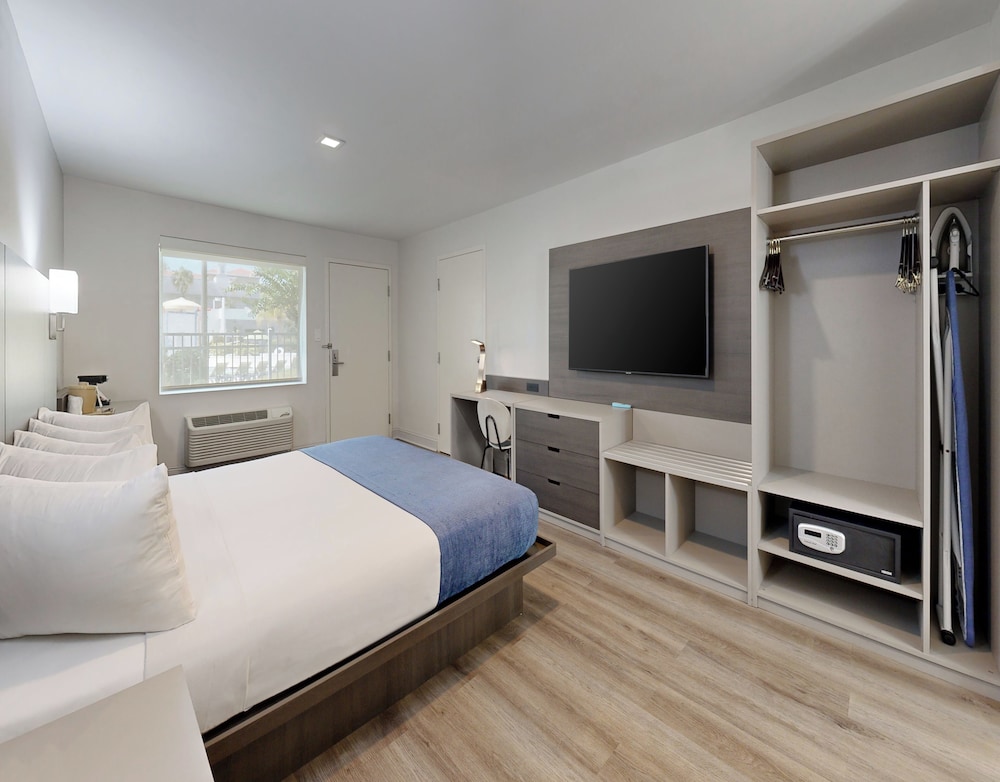 Avanti International Resort — Hotel rooms in Orlando, Florida