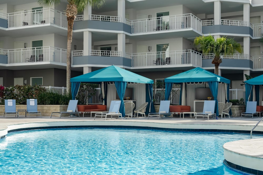 Embassy Suites by Hilton Orlando Lake Buena Vista Resort — Swimming pool in Orlando, Florida