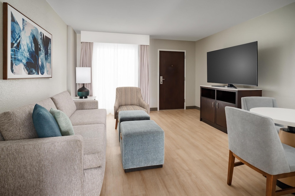Embassy Suites by Hilton Orlando Lake Buena Vista Resort — Hotel rooms in Orlando, Florida