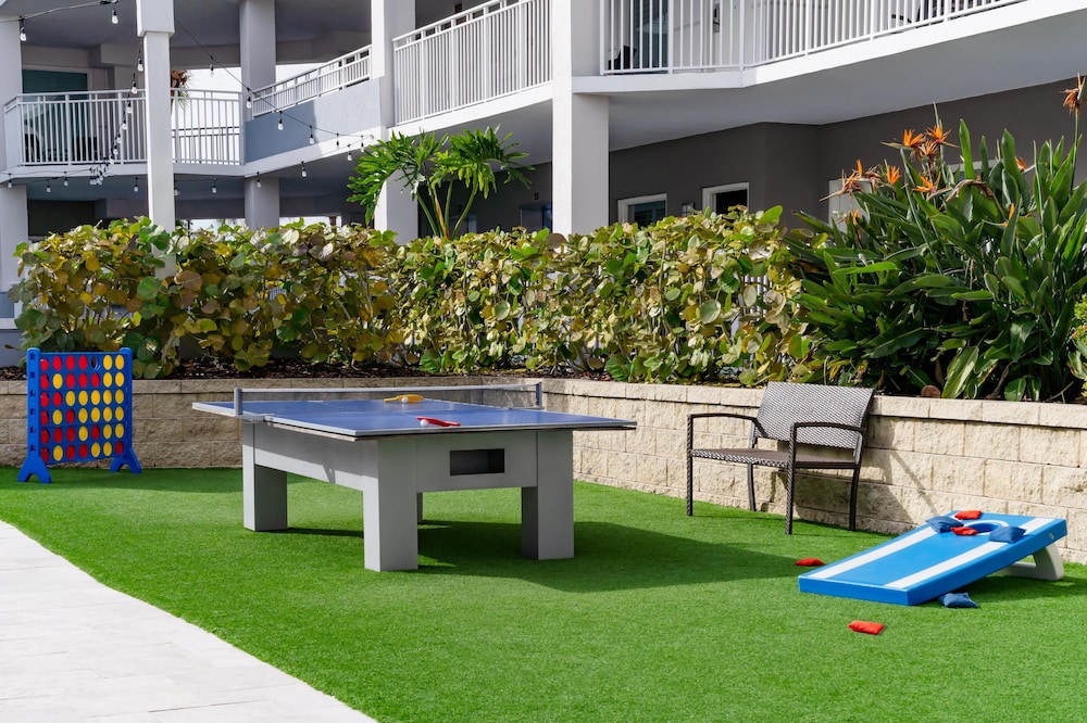 Embassy Suites by Hilton Orlando Lake Buena Vista Resort — Swimming pool in Orlando, Florida