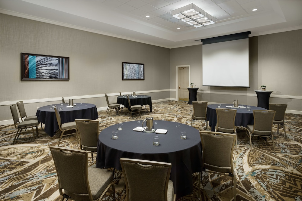 Embassy Suites by Hilton Orlando Lake Buena Vista Resort — Hotel building in Orlando, Florida