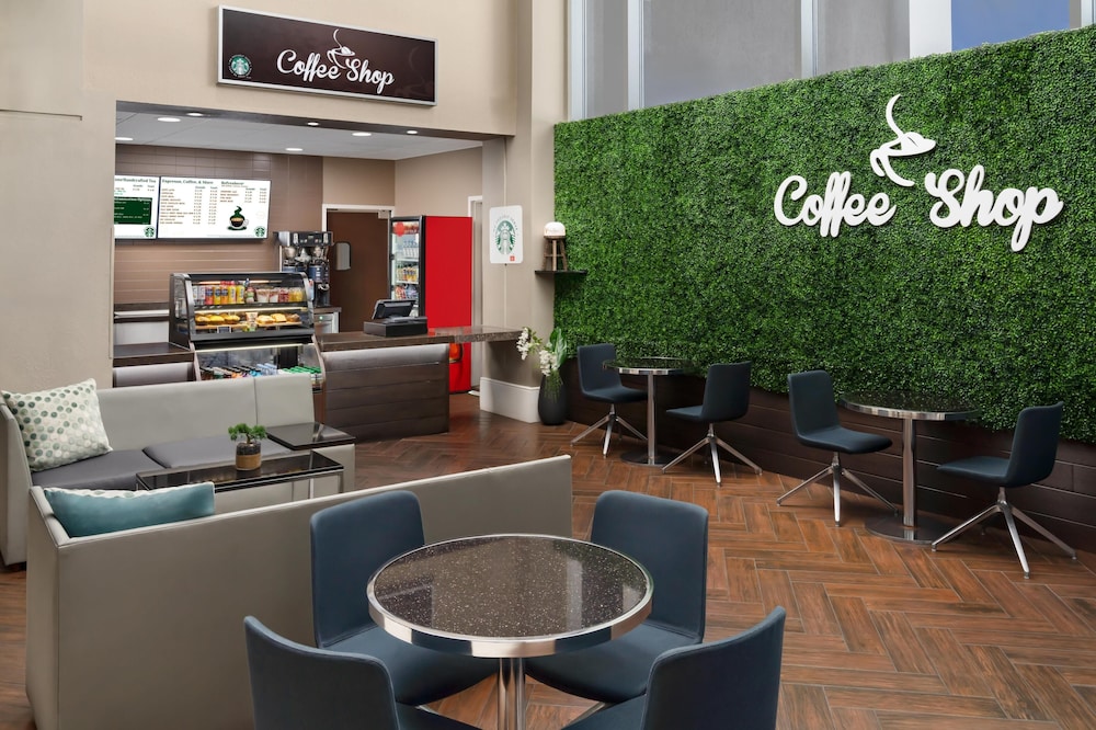 Embassy Suites by Hilton Orlando Lake Buena Vista Resort — Restaurant & bars in Orlando, Florida