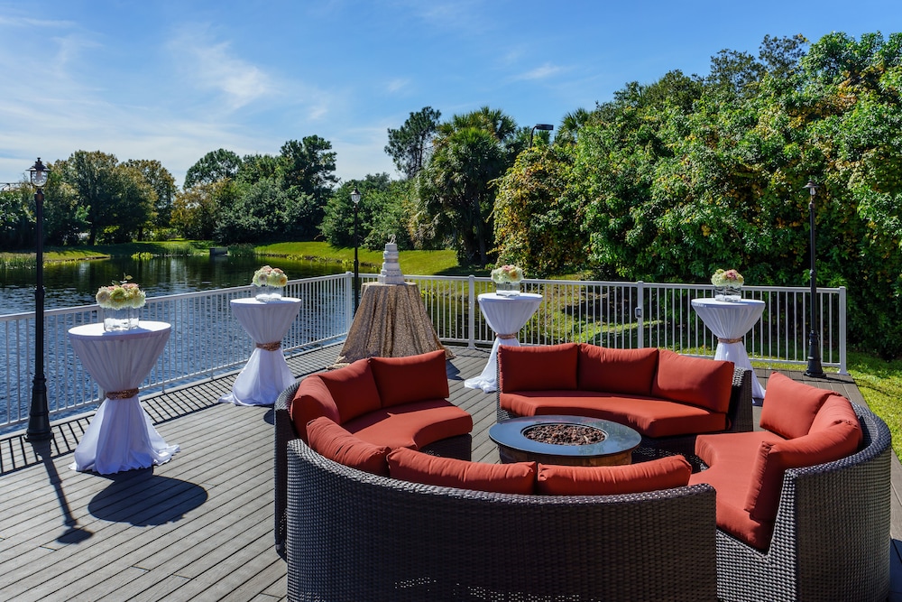 Embassy Suites by Hilton Orlando Lake Buena Vista Resort — Restaurant & bars in Orlando, Florida