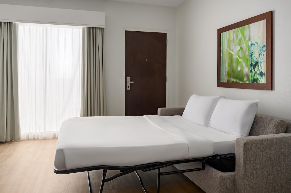 Embassy Suites by Hilton Orlando Lake Buena Vista Resort — Hotel rooms in Orlando, Florida