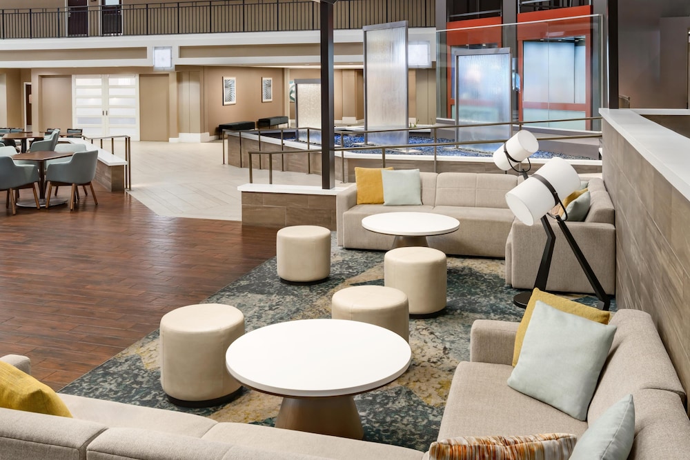Embassy Suites by Hilton Orlando Lake Buena Vista Resort — Hotel building in Orlando, Florida