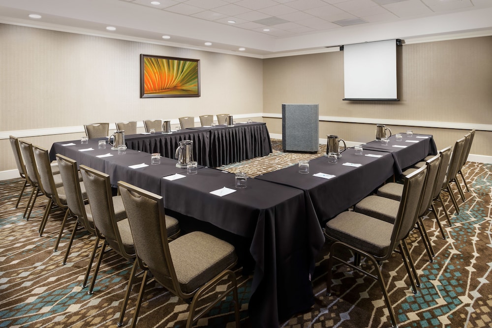 Embassy Suites by Hilton Orlando Lake Buena Vista Resort — Hotel building in Orlando, Florida