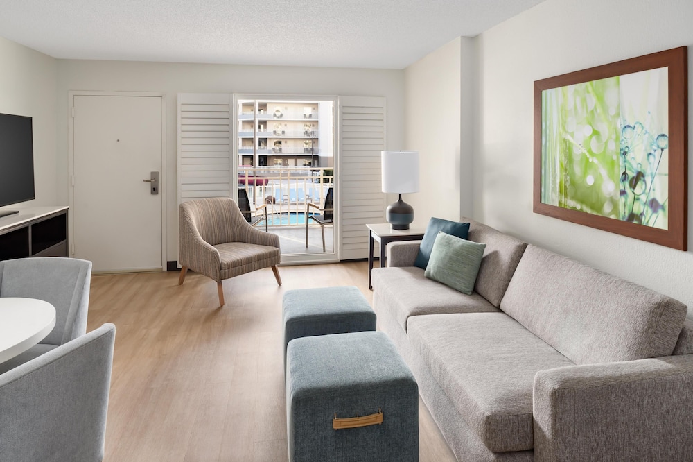 Embassy Suites by Hilton Orlando Lake Buena Vista Resort — Hotel rooms in Orlando, Florida