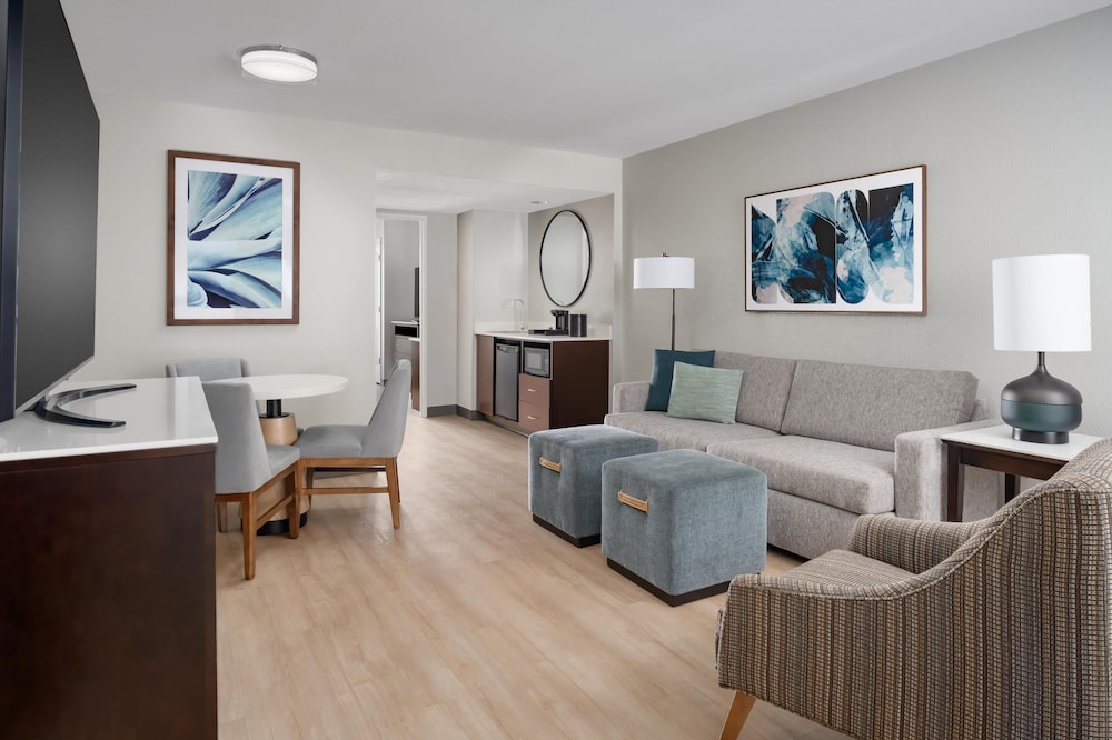 Embassy Suites by Hilton Orlando Lake Buena Vista Resort — Hotel rooms in Orlando, Florida