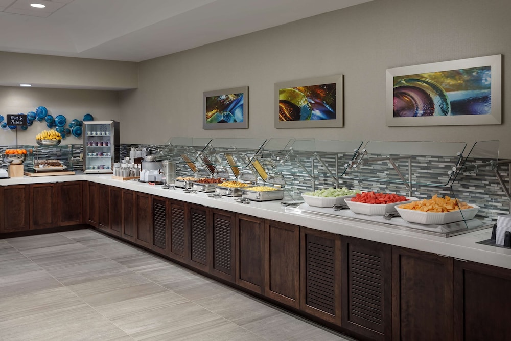Embassy Suites by Hilton Orlando Lake Buena Vista Resort — Restaurant & bars in Orlando, Florida