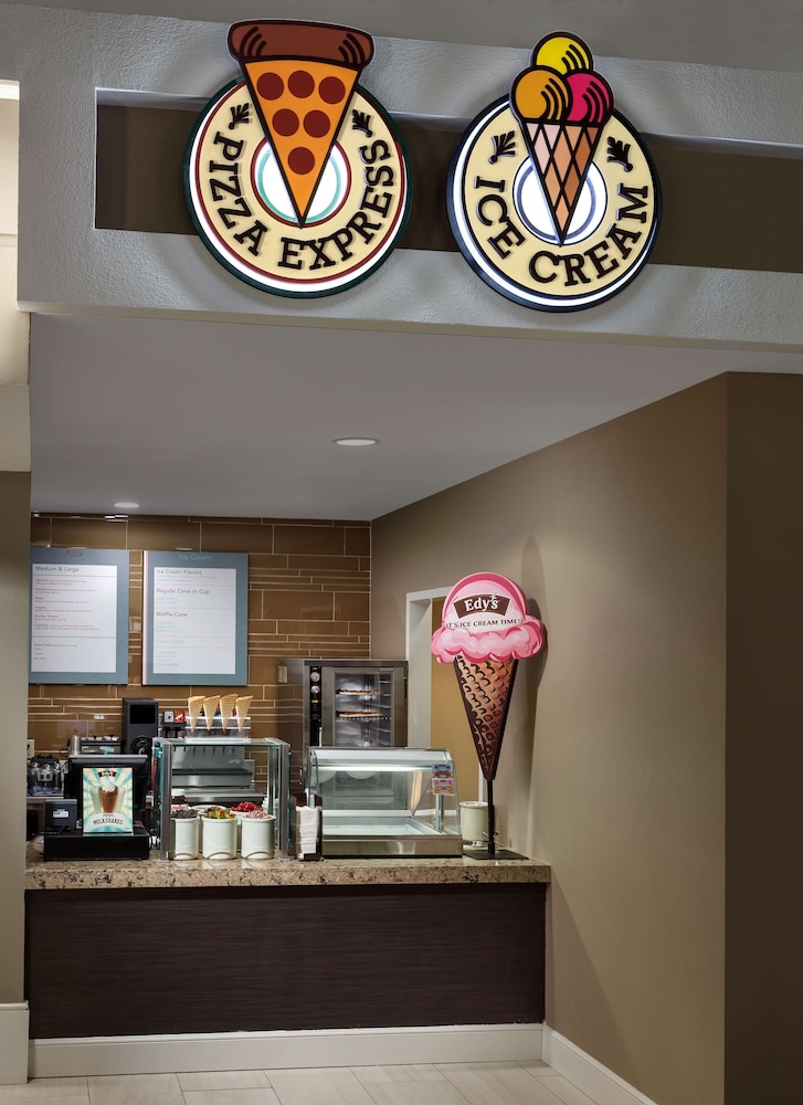 Embassy Suites by Hilton Orlando Lake Buena Vista Resort — Restaurant & bars in Orlando, Florida