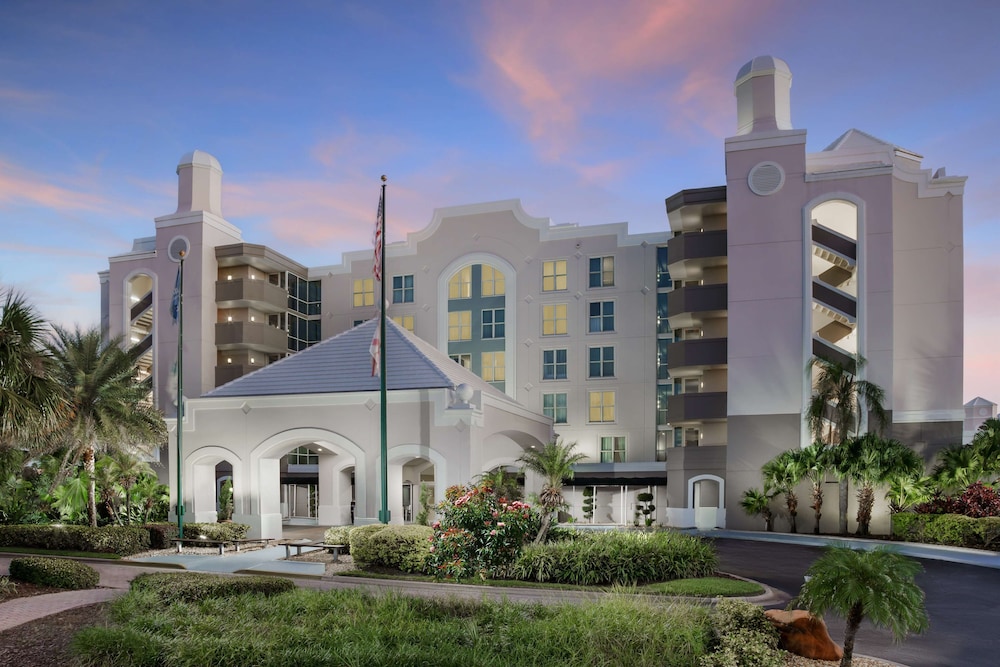 Embassy Suites by Hilton Orlando Lake Buena Vista Resort — Hotel building in Orlando, Florida