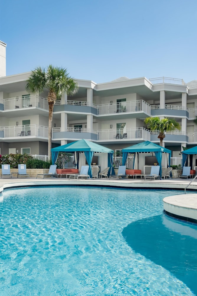 Embassy Suites by Hilton Orlando Lake Buena Vista Resort — Swimming pool in Orlando, Florida