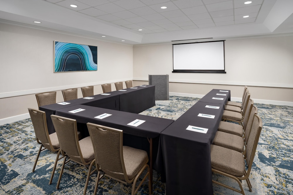 Embassy Suites by Hilton Orlando Lake Buena Vista Resort — Hotel building in Orlando, Florida