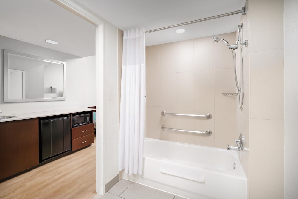 Embassy Suites by Hilton Orlando Lake Buena Vista Resort — Hotel rooms in Orlando, Florida