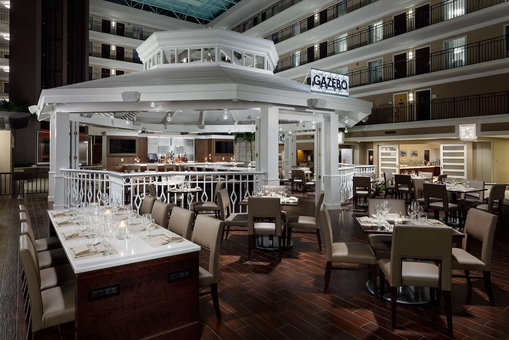 Embassy Suites by Hilton Orlando Lake Buena Vista Resort — Restaurant & bars in Orlando, Florida