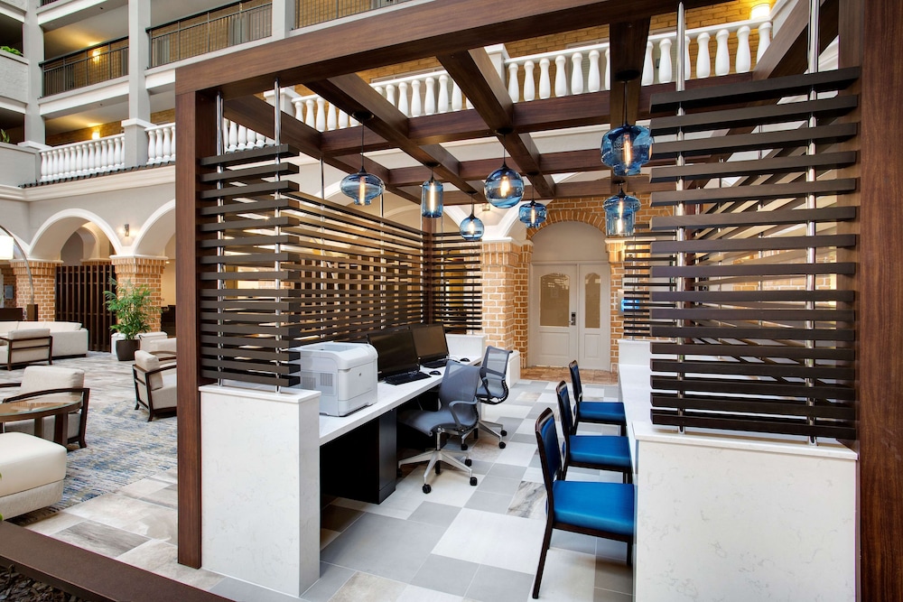 Embassy Suites by Hilton Orlando International Dr Conv Ctr — Hotel building in Orlando, Florida