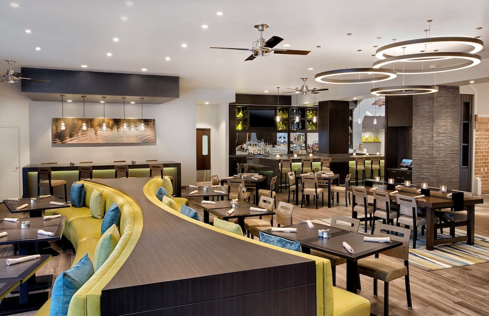 Embassy Suites by Hilton Orlando International Dr Conv Ctr — Restaurant & bars in Orlando, Florida