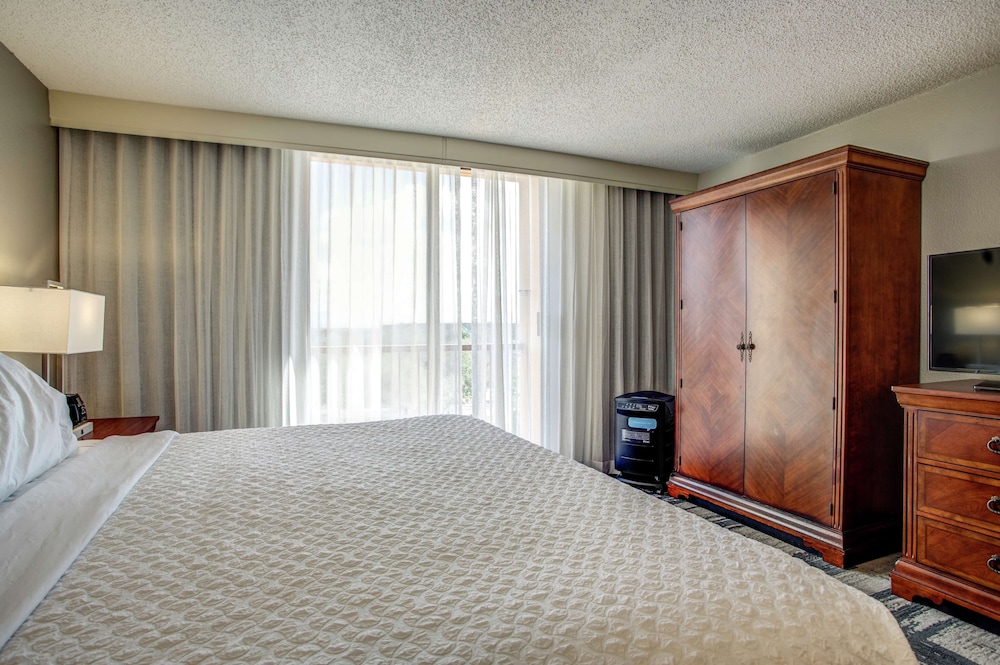 Embassy Suites by Hilton Orlando International Dr Conv Ctr — Hotel rooms in Orlando, Florida