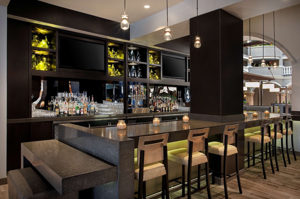 Embassy Suites by Hilton Orlando International Dr Conv Ctr — Restaurant & bars in Orlando, Florida