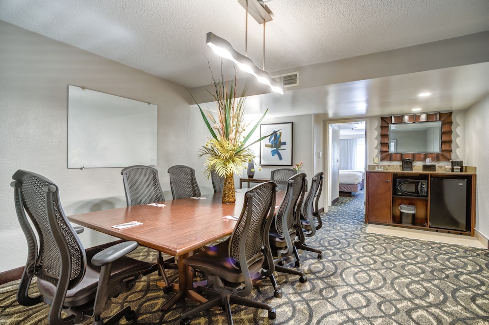 Embassy Suites by Hilton Orlando International Dr Conv Ctr — Hotel rooms in Orlando, Florida