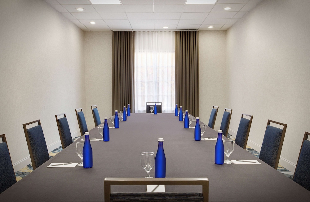 Embassy Suites by Hilton Orlando International Dr Conv Ctr — Hotel building in Orlando, Florida