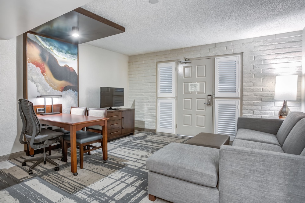 Embassy Suites by Hilton Orlando International Dr Conv Ctr — Hotel rooms in Orlando, Florida