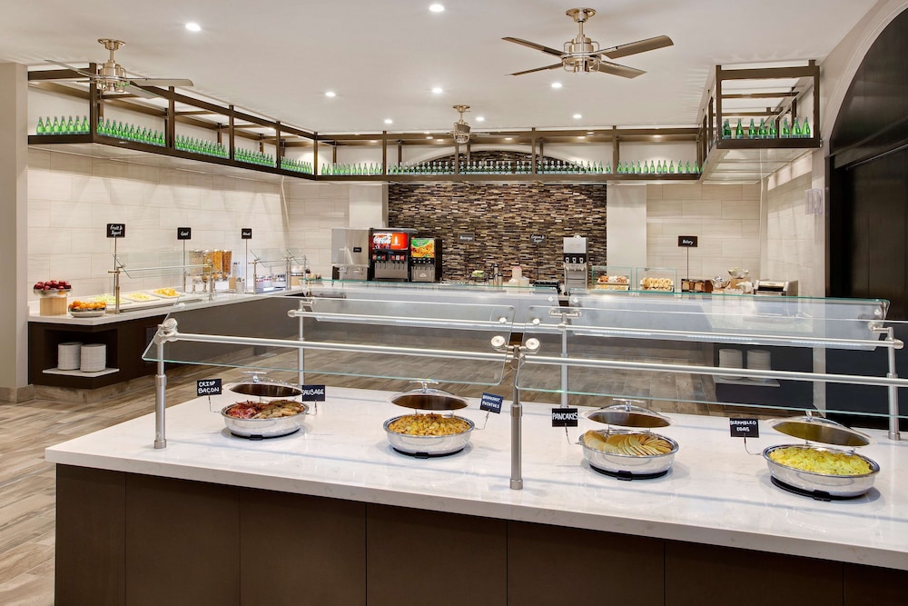 Embassy Suites by Hilton Orlando International Dr Conv Ctr — Restaurant & bars in Orlando, Florida