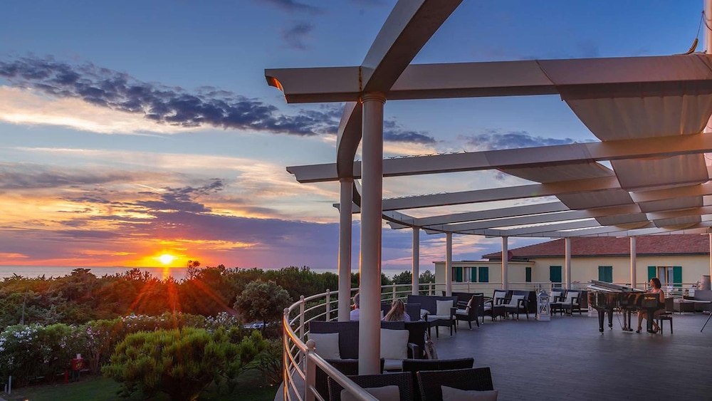 Tombolo Talasso & Beach Resort — Restaurant & bars in Castagneto Carducci, Tuscany
