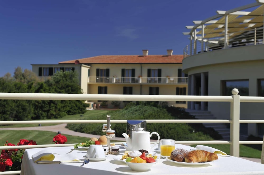 Tombolo Talasso & Beach Resort — Hotel building in Castagneto Carducci, Tuscany