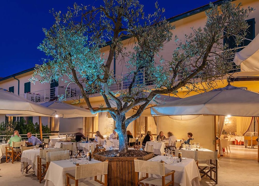 Tombolo Talasso & Beach Resort — Restaurant & bars in Castagneto Carducci, Tuscany