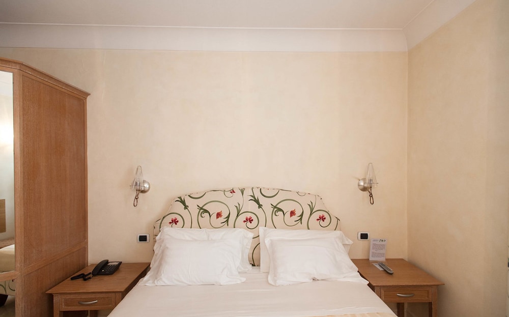 Tombolo Talasso & Beach Resort — Hotel rooms in Castagneto Carducci, Tuscany