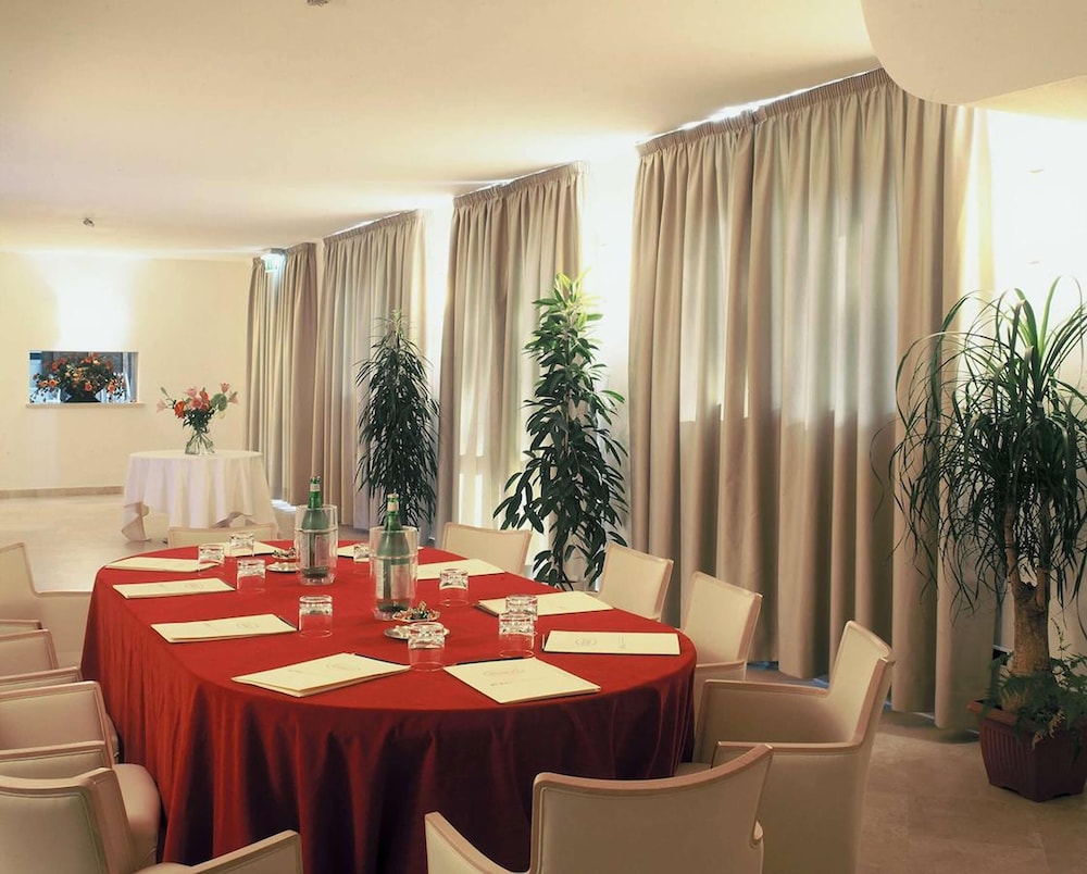 Tombolo Talasso & Beach Resort — Restaurant & bars in Castagneto Carducci, Tuscany