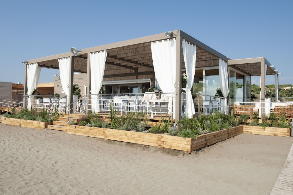 Tombolo Talasso & Beach Resort — Restaurant & bars in Castagneto Carducci, Tuscany