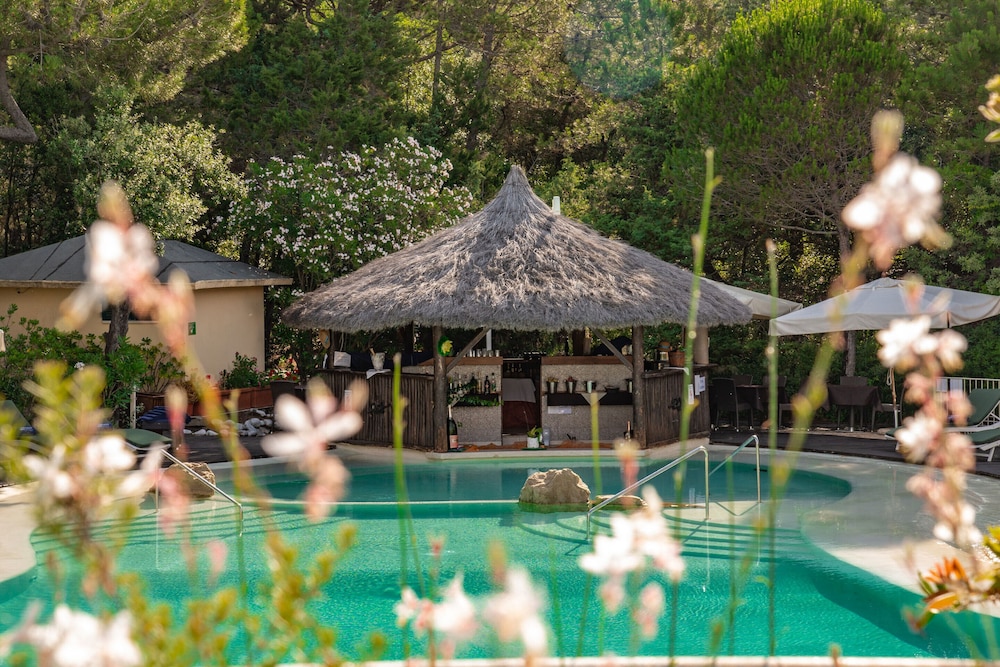 Tombolo Talasso & Beach Resort — Swimming pool in Castagneto Carducci, Tuscany