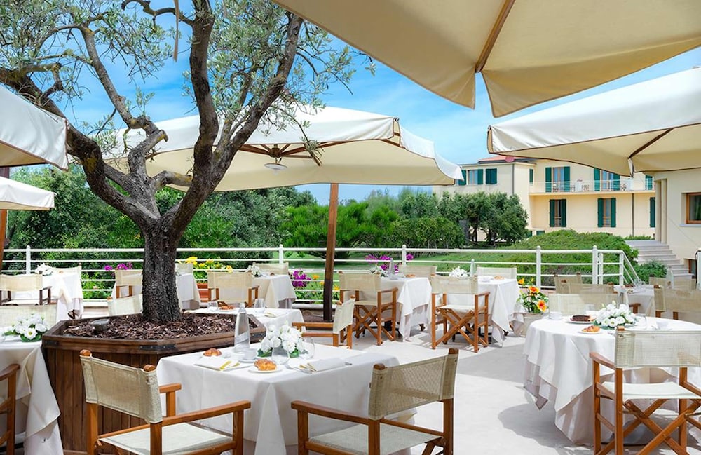 Tombolo Talasso & Beach Resort — Restaurant & bars in Castagneto Carducci, Tuscany