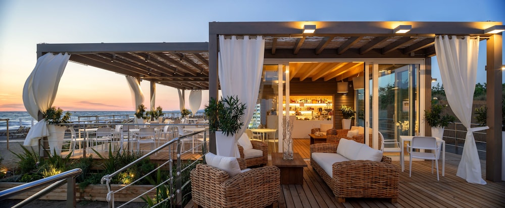 Tombolo Talasso & Beach Resort — Hotel rooms in Castagneto Carducci, Tuscany