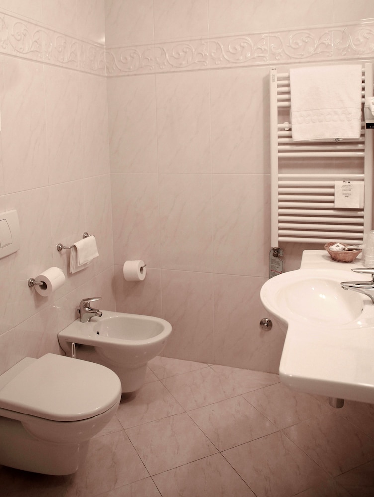 Hotel Torretta — Hotel rooms in Montecatini Terme, Tuscany