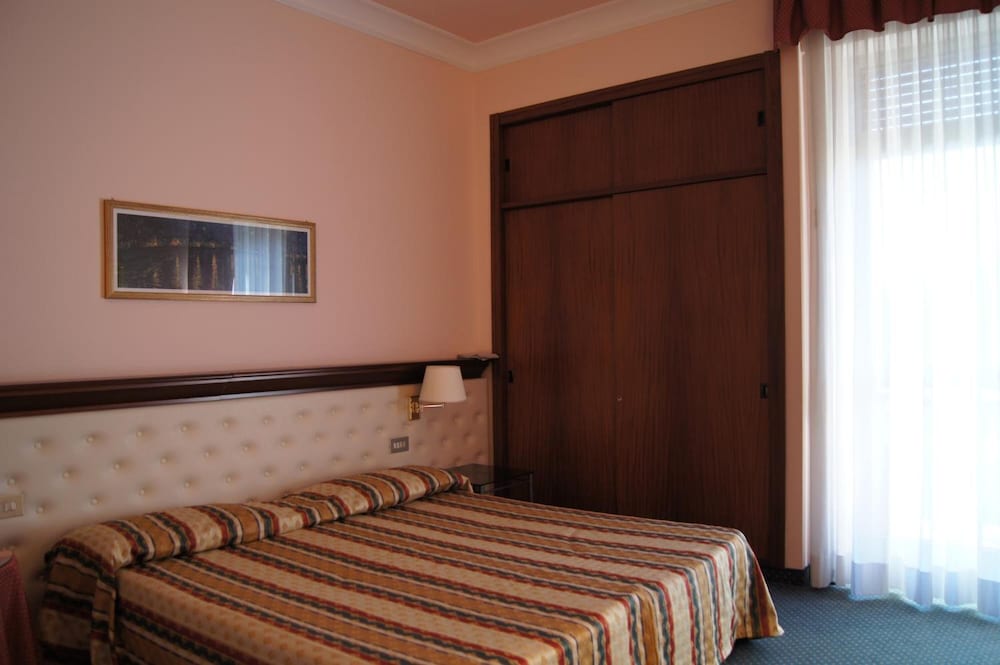 Hotel Torretta — Hotel rooms in Montecatini Terme, Tuscany