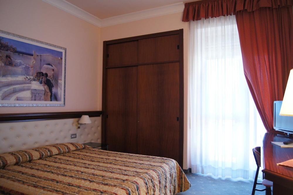 Hotel Torretta — Hotel rooms in Montecatini Terme, Tuscany