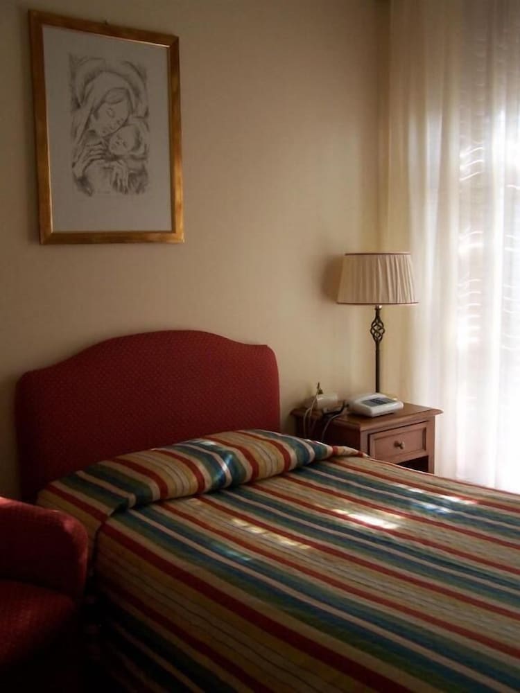 Hotel Torretta — Hotel rooms in Montecatini Terme, Tuscany