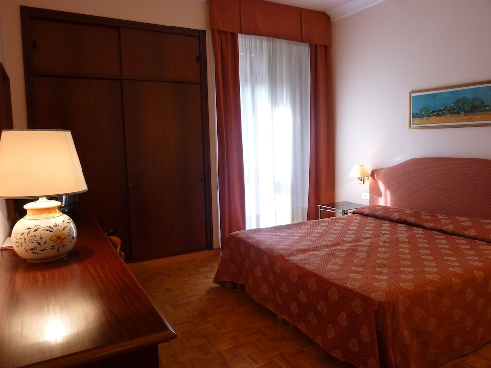 Hotel Torretta — Hotel rooms in Montecatini Terme, Tuscany